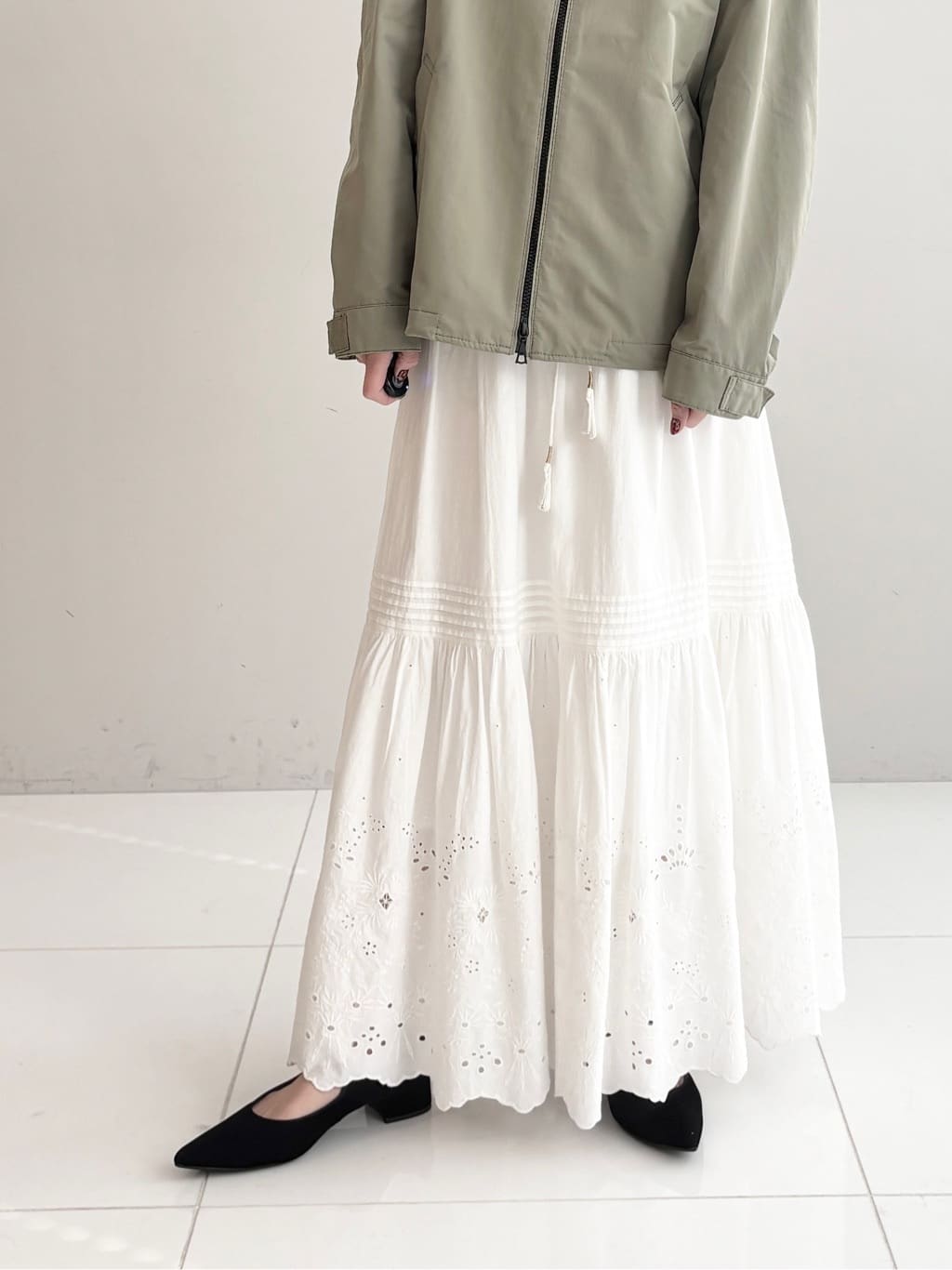 清水夏姫さんの「DRESSTERIOR｜【ウォッシャブル/撥水素材】撥水ツイル マウンテンパーカー」を使ったコーディネート