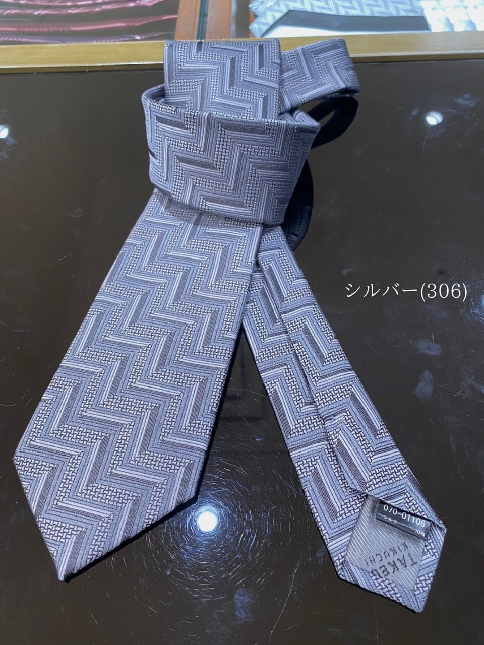 小南大和さんの「TAKEO KIKUCHI｜フィラメントシルク 網代文様シャドーストライプネクタイ」を使ったコーディネート