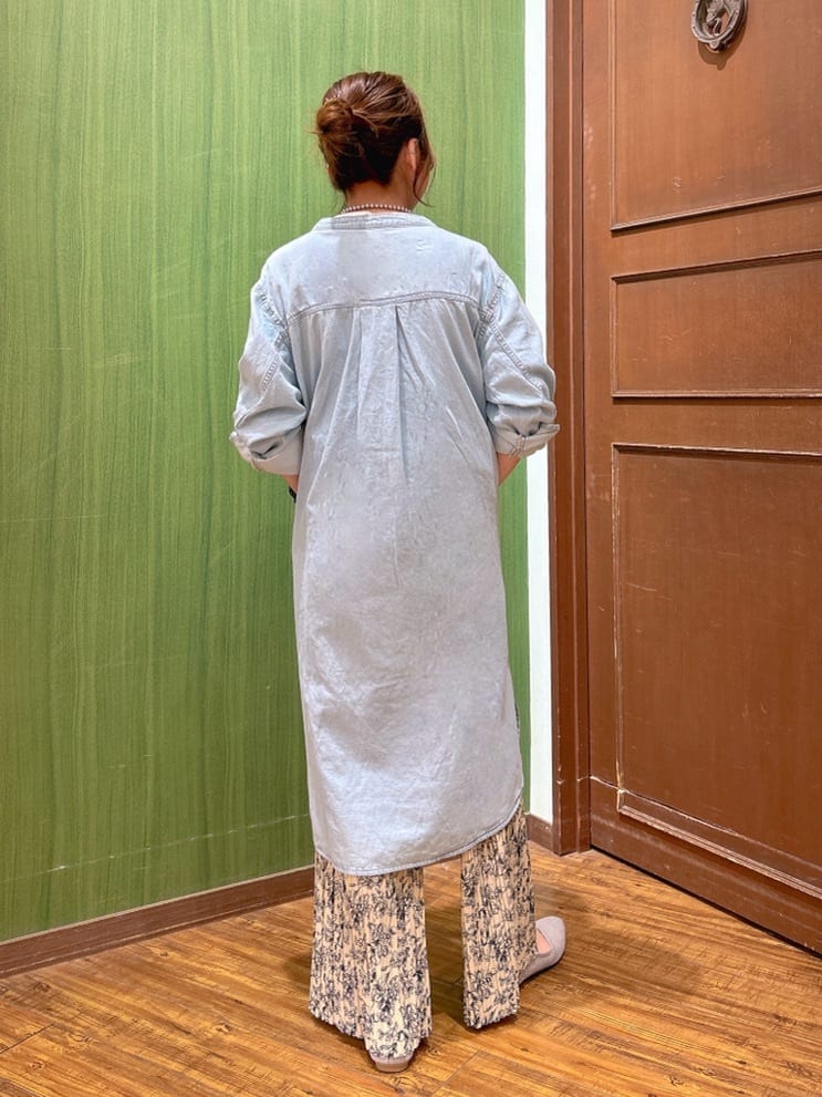 かおりさんの「SHOO･LA･RUE｜【UV/抗菌防臭/洗濯機可】小さめロゴの大人スムースロンT」を使ったコーディネート