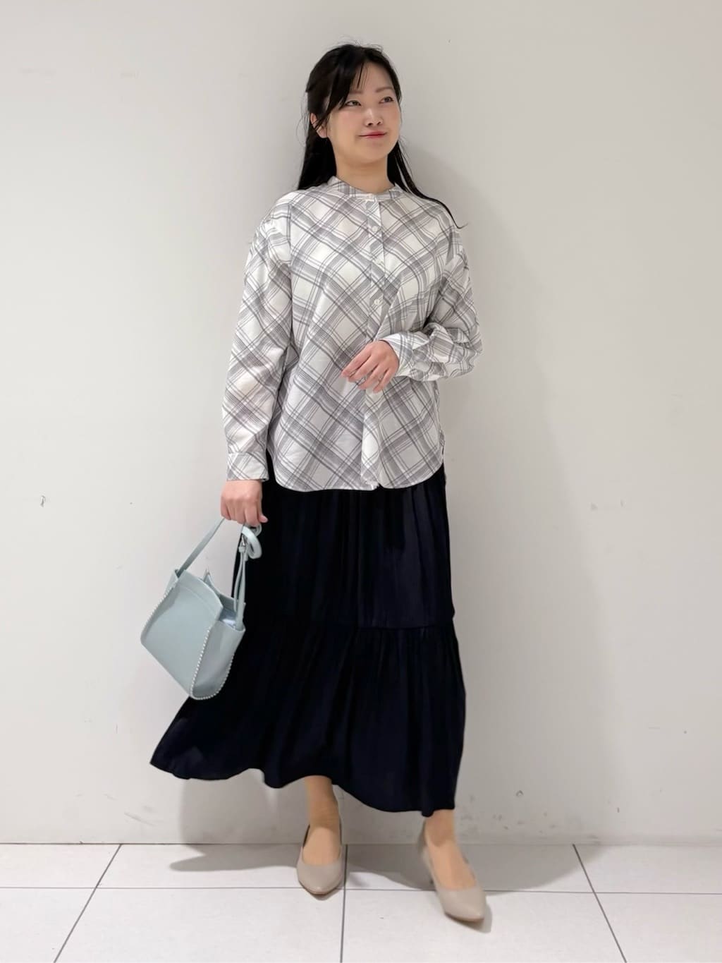 momokoさんの「INDIVI｜【2WAY／シアー】バイアスチェック柄＆無地 カシュクールシャツ」を使ったコーディネート
