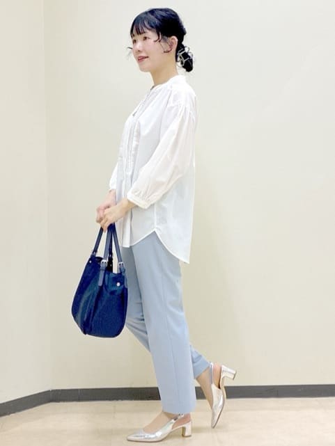  beni_gingerさんの「Reflect｜【程よいゆとり感／体型カバー】ピンタックデザインシャンブレーブラウス」を使ったコーディネート