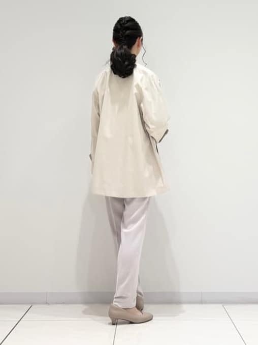 kayoさんの「INDIVI｜【撥水/軽量】ミドル丈 ミニマルトレンチコート」を使ったコーディネート