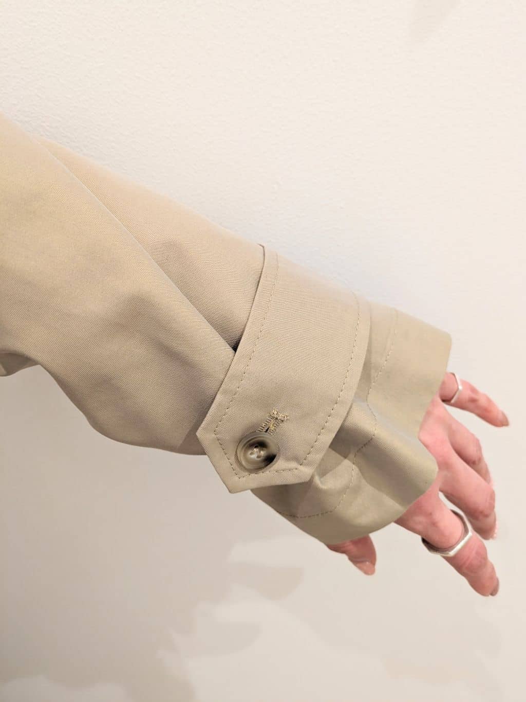 micoさんの「Dessin｜【選べる首元デザイン/洗える】ネックフリルロングカットソー」を使ったコーディネート