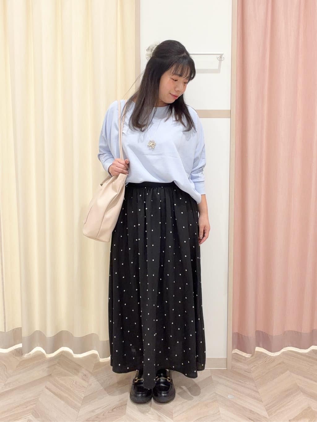 まちゃんなちゃんさんの「SHOO･LA･RUE｜【着丈選べる/体型カバー/洗濯機可】さらさらとろん ドルマンブラウス」を使ったコーディネート