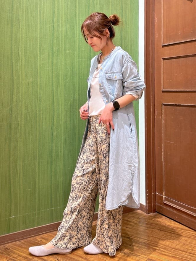 かおりさんの「SHOO･LA･RUE｜【UV/抗菌防臭/洗濯機可】小さめロゴの大人スムースロンT」を使ったコーディネート