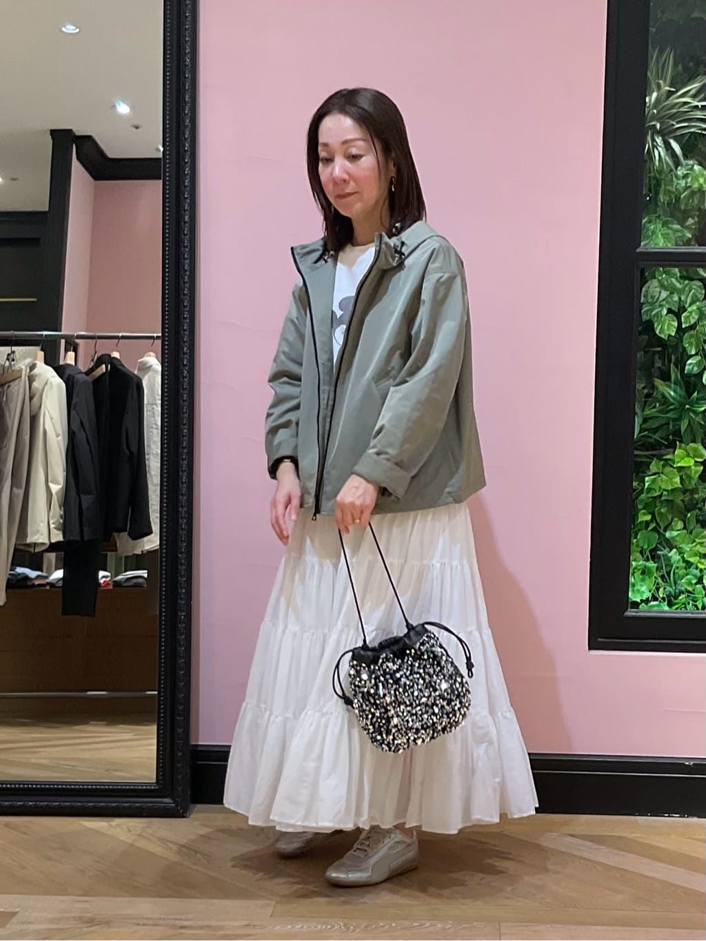 Hiwatashiさんの「DRESSTERIOR｜【ウォッシャブル/撥水素材】撥水ツイル マウンテンパーカー」を使ったコーディネート