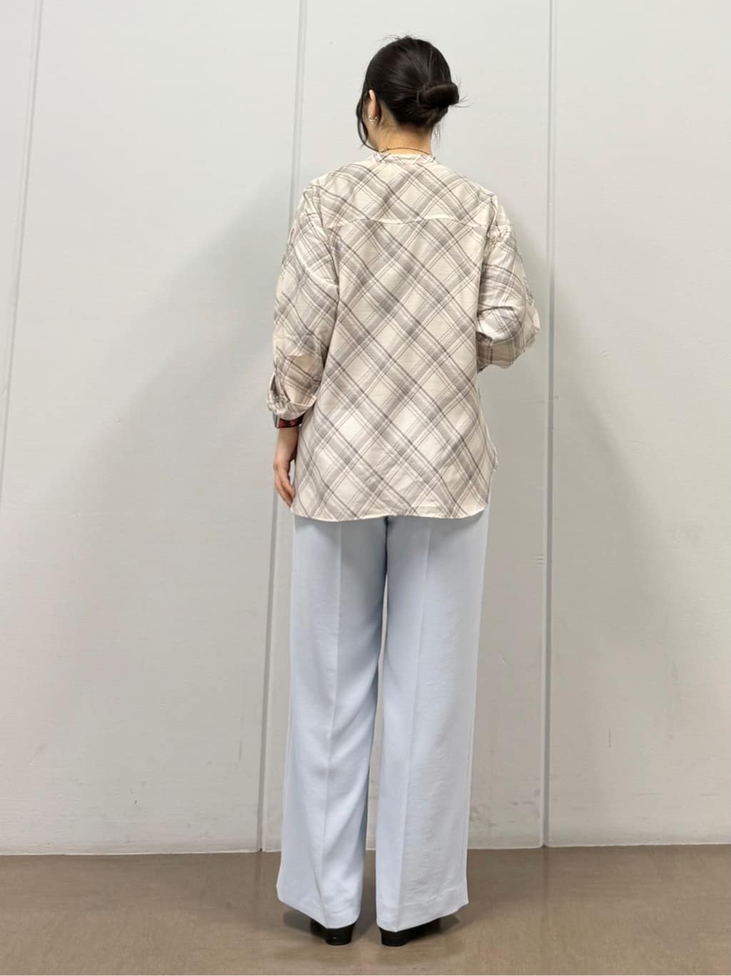 mizukiさんの「INDIVI｜【撥水／UVケア／2WAY】超軽量ライナー付ライトトレンチコート」を使ったコーディネート