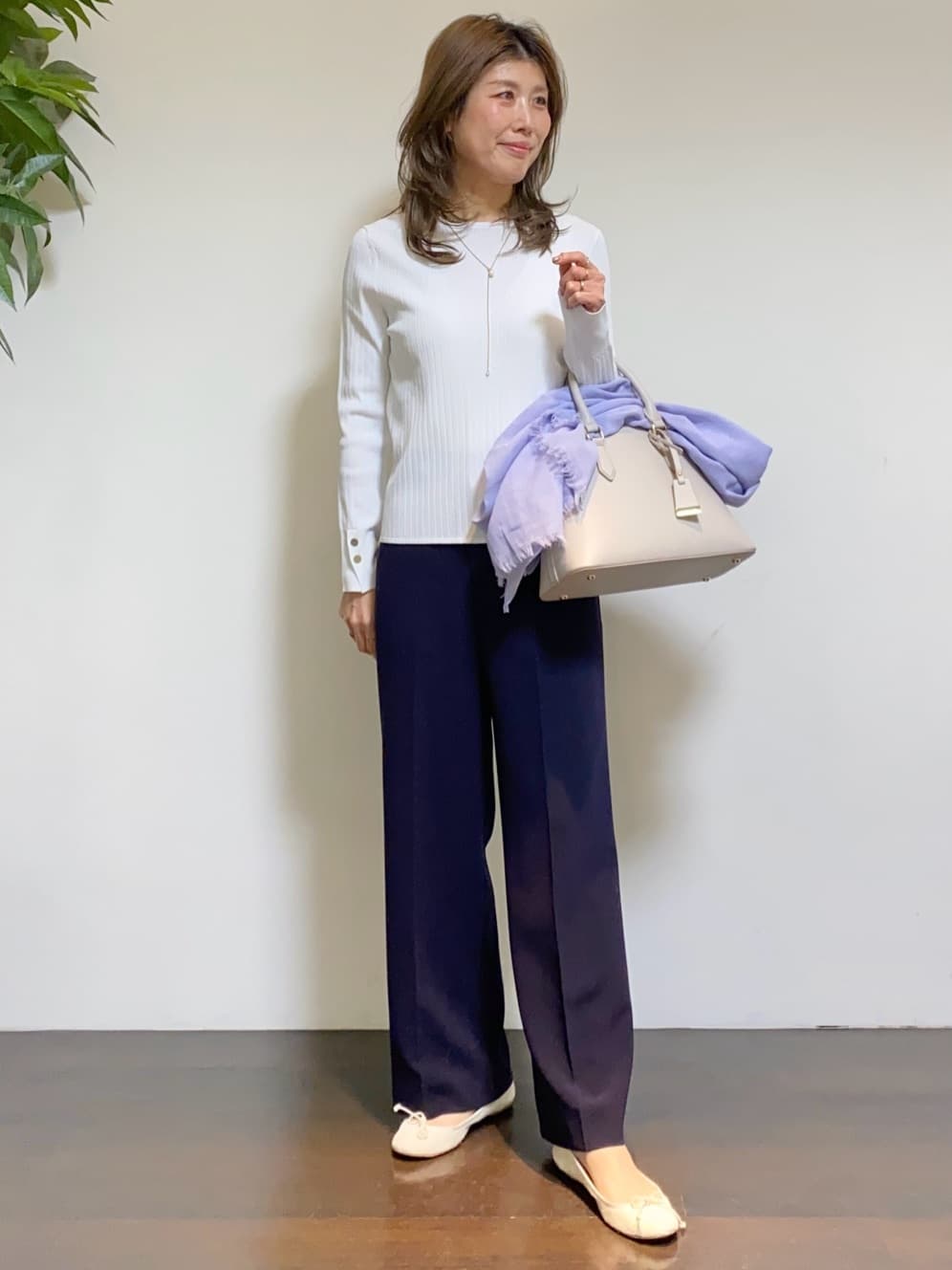 tomoさんの「UNTITLED｜◆【アンサンブル可/洗える】クルーネックニットカーディガン」を使ったコーディネート