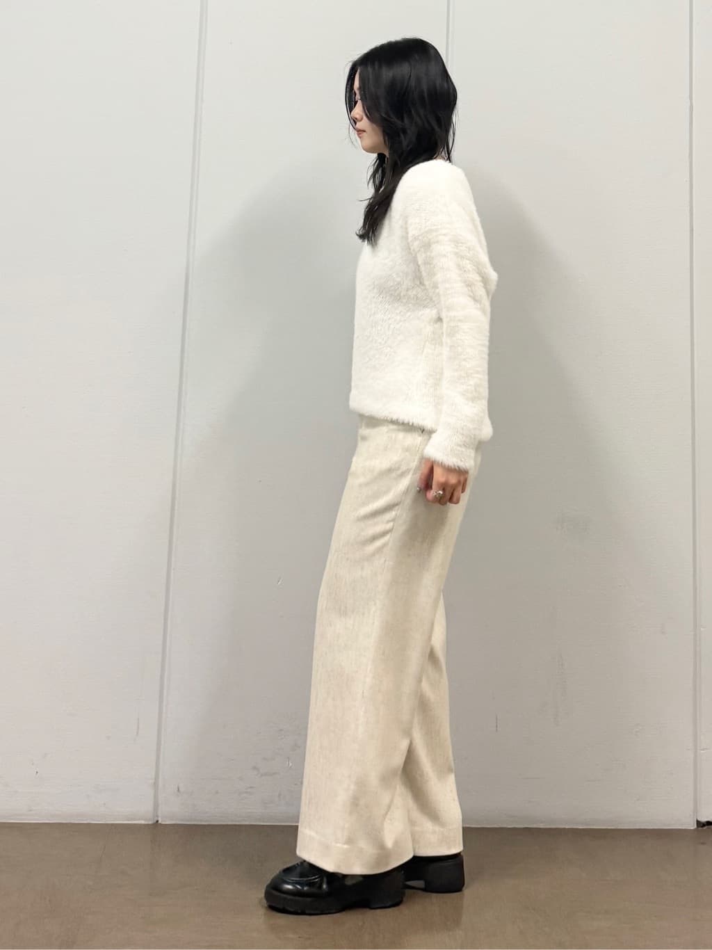 mizukiさんの「INDIVI｜【軽やか／ゆったり】ウール混ショートトレンチコート」を使ったコーディネート