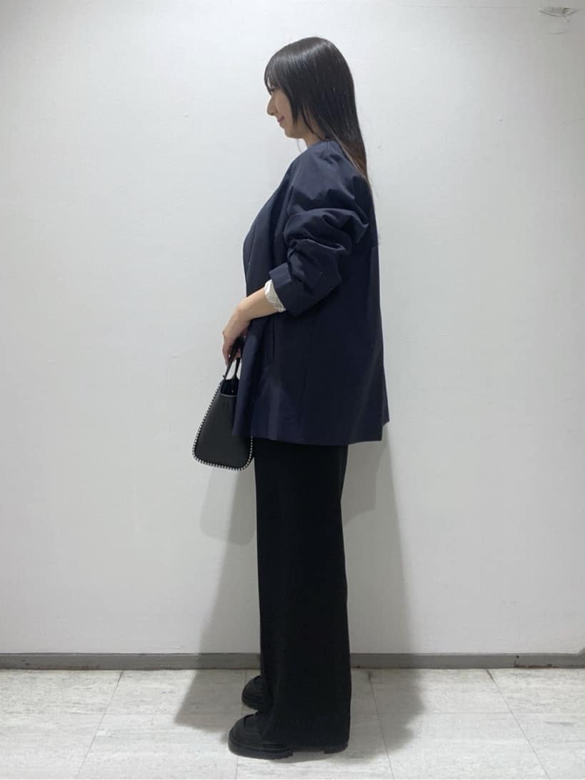 meiさんの「INDIVI｜【撥水/軽量】ミドル丈 ミニマルトレンチコート」を使ったコーディネート