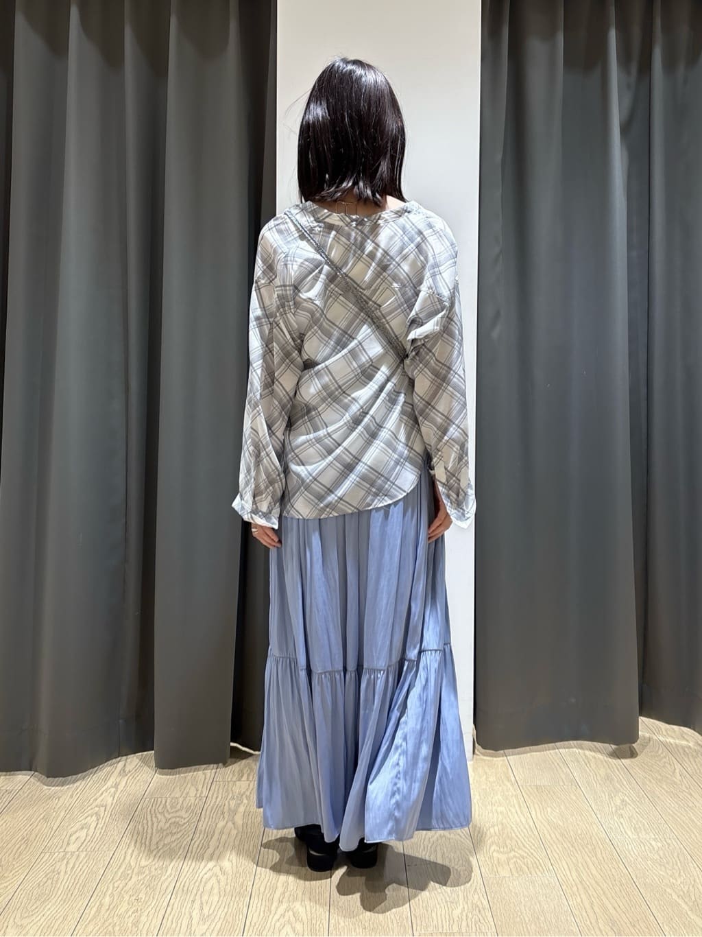 Yoshimiさんの「INDIVI｜【2WAY／シアー】バイアスチェック柄＆無地 カシュクールシャツ」を使ったコーディネート