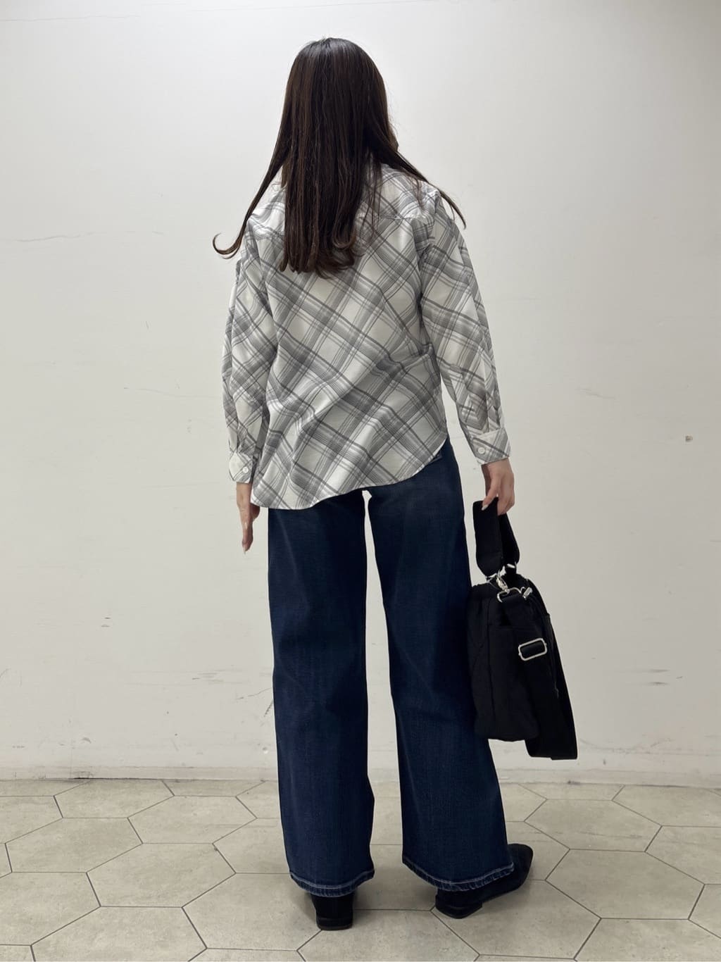 kahoさんの「INDIVI｜【2WAY／シアー】バイアスチェック柄＆無地 カシュクールシャツ」を使ったコーディネート