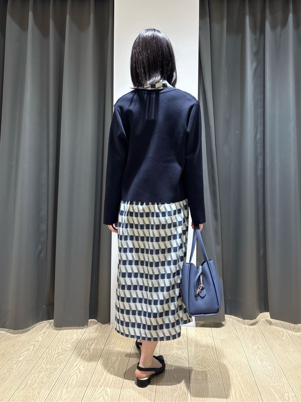 Yoshimiさんの「INDIVI｜【洗える／2WAY】ベルト付き ジオメトリック柄 シャツワンピース」を使ったコーディネート