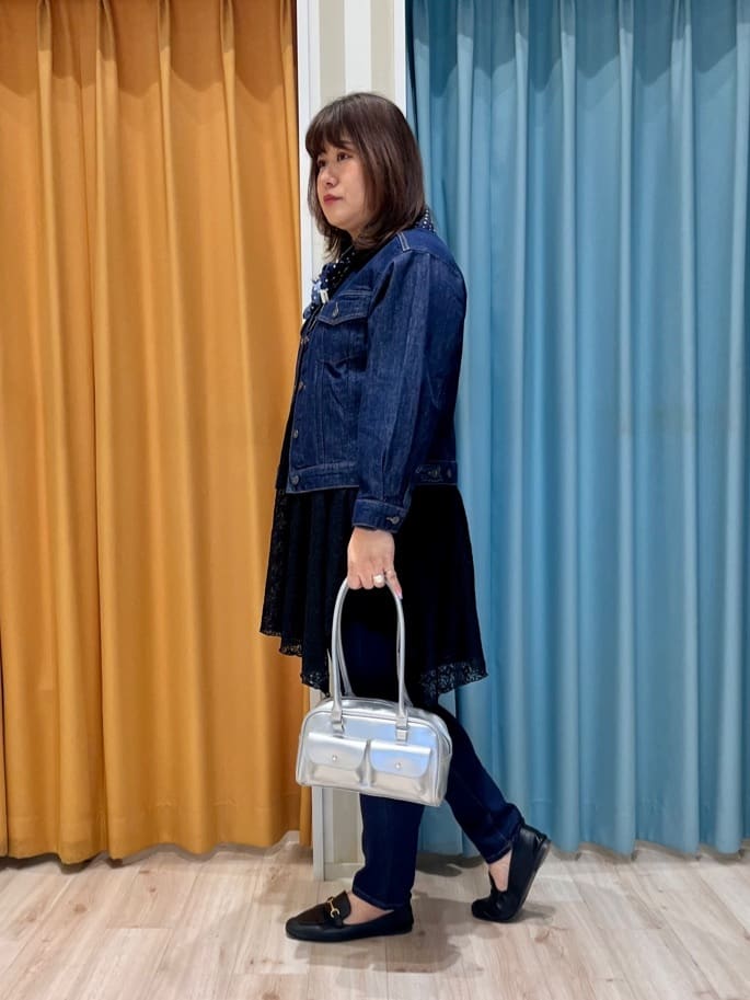 TUMU-TUMUさんの「SHOO･LA･RUE｜【SHOO・LA・RUE DENIM】羽織るだけでこなれる　オーバーサイズデニムジャケット」を使ったコーディネート