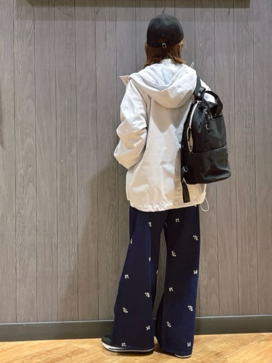 meiさんの「SHOO･LA･RUE｜【洗濯機可/S-LL】コーデの主役になる ロゴアソート 裏毛スウェット」を使ったコーディネート