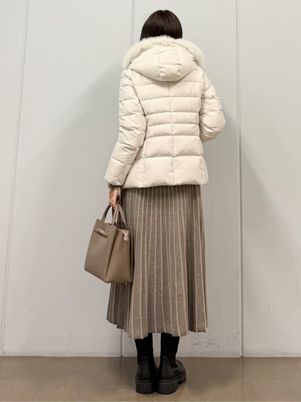 mizukiさんの「INDIVI｜【名品／撥水／抗菌防臭】ショート丈リサイクルダウンコート」を使ったコーディネート