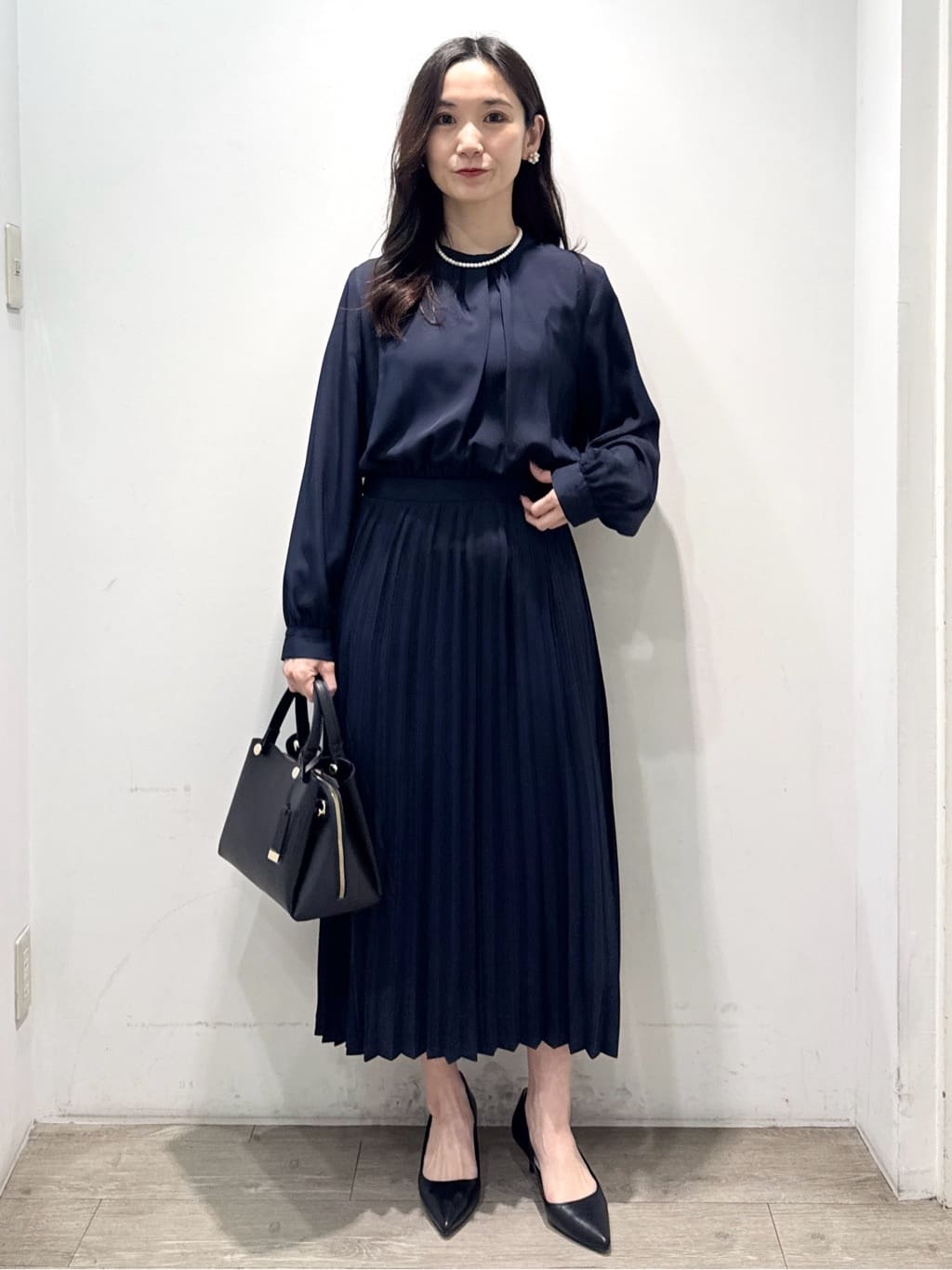 yuicciさんの「OPAQUE.CLIP｜《通勤対応》ジョーゼットプリーツワンピース【洗濯機OK】」を使ったコーディネート