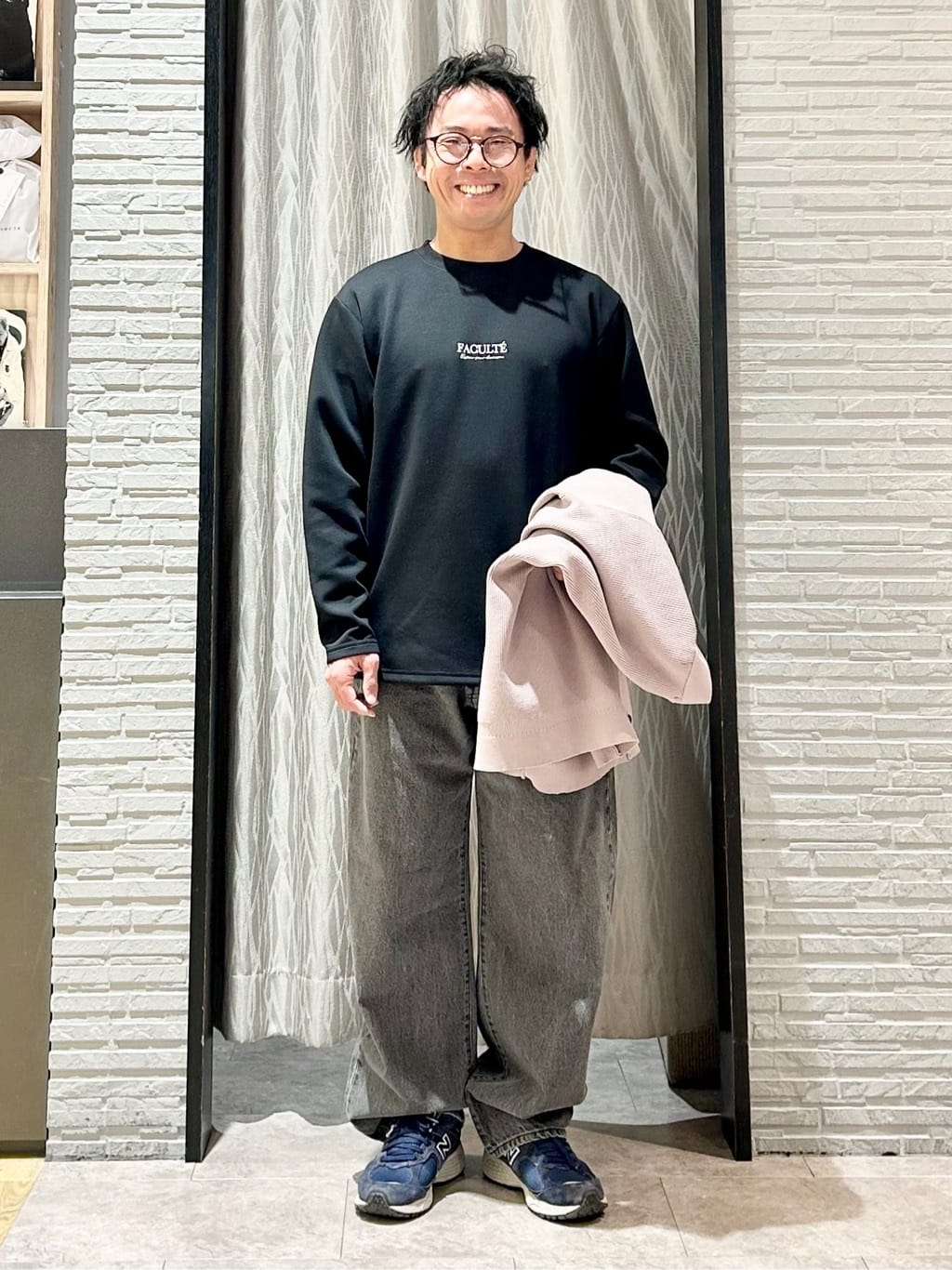 KENJI Iさんの「THE SHOP TK｜【季節の変わり目に最適】ニットカーディガン ドライタッチ／軽量」を使ったコーディネート