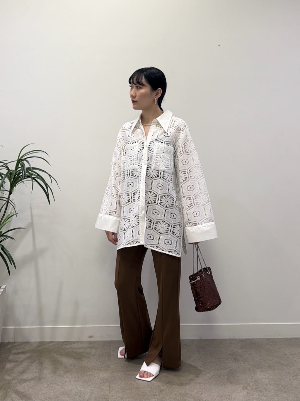 rinaさんの「INDIVI｜幾何柄レースビッグシャツ」を使ったコーディネート