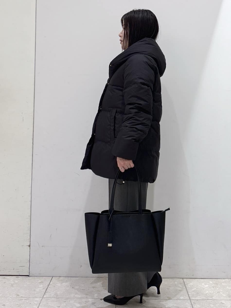 mameさんの「OPAQUE.CLIP｜撥水フードミドルダウンコート【防風／抗菌防臭／洗濯機OK】《S～LL》」を使ったコーディネート