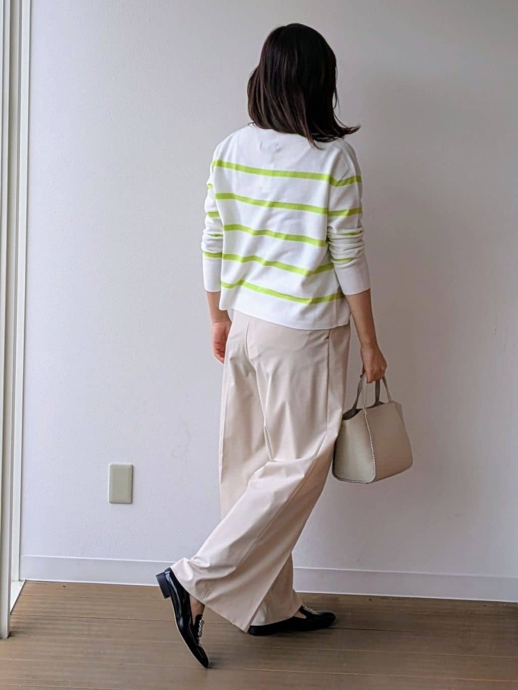 なみきさんの「UNTITLED｜【洗える/ウエスト後ろゴム】ウール混　タックワイドパンツ」を使ったコーディネート
