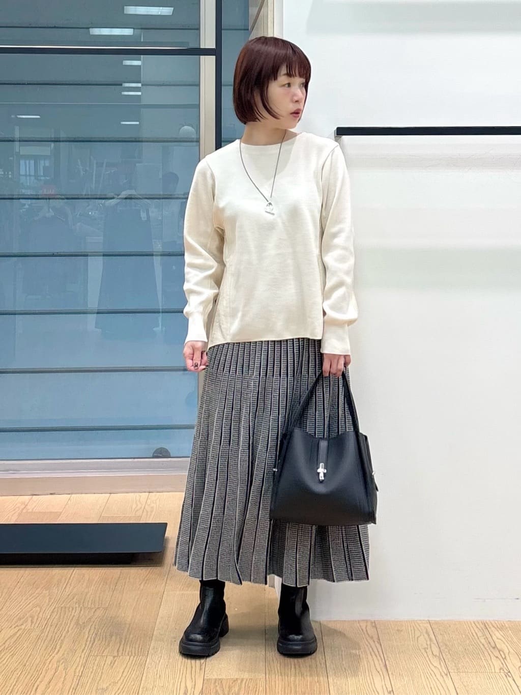 asamiさんの「INDIVI｜【洗える／選べる8色】トーンアップニット」を使ったコーディネート