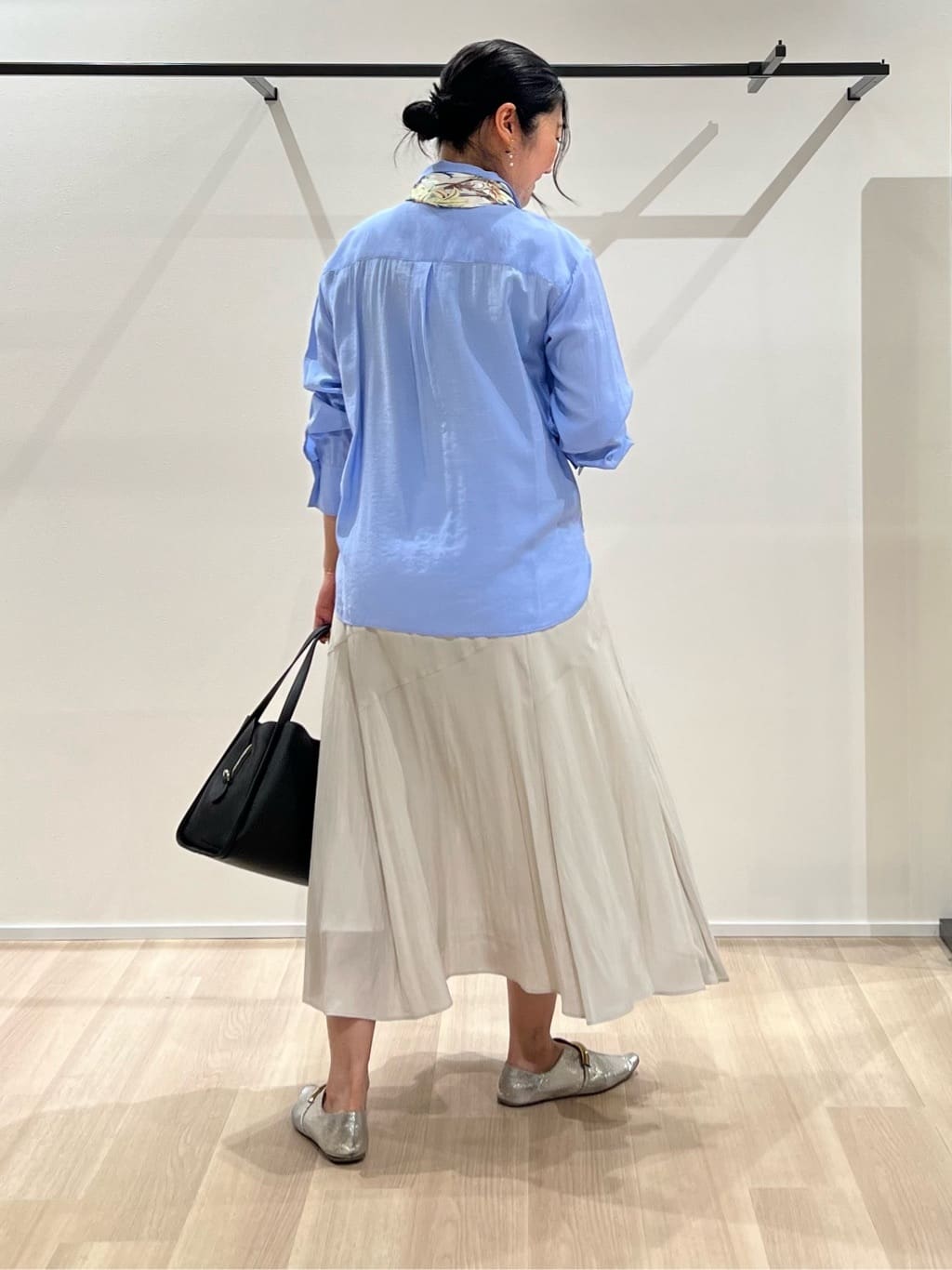 TOMOMIさんの「UNTITLED｜◆【洗える/接触冷感】リラックスボウタイブラウス」を使ったコーディネート