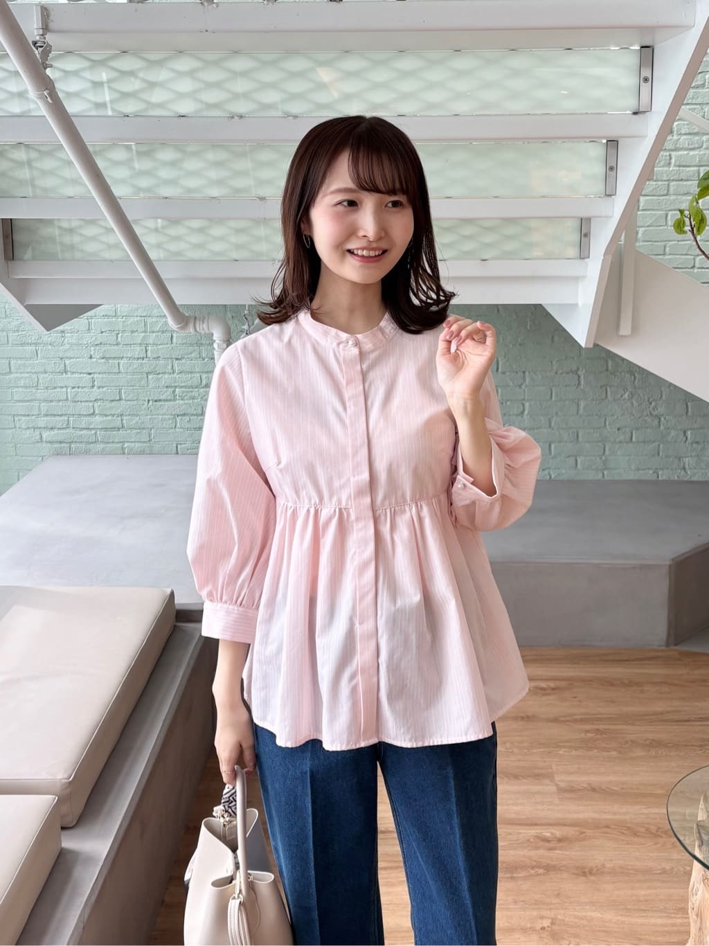 みさかさんの「index｜ペプラムブラウス／ボウタイ取り外し可【洗濯機OK／イージーアイロン／防シワ】《XS～LL／8col》」を使ったコーディネート