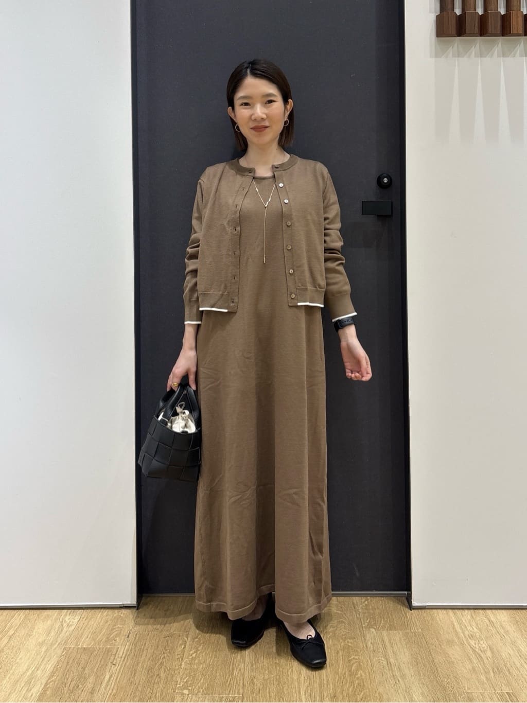 risaさんの「Dessin｜【2点セット・洗える】ニットカーディガン&times;ノースリーブワンピース」を使ったコーディネート