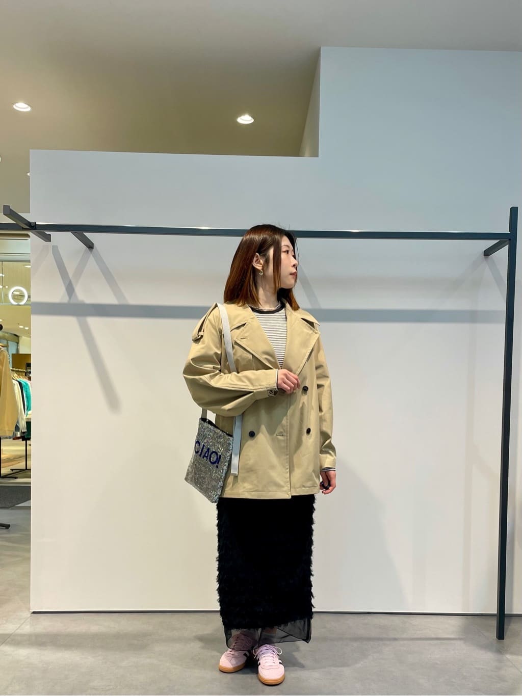 amiさんの「INDIVI｜スパングルロゴショルダー」を使ったコーディネート