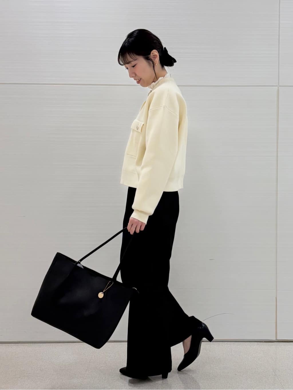 Juraさんの「SHOO･LA･RUE｜【洗濯機可/S-LL】1枚でも羽織りでも 華やか上品カーデ」を使ったコーディネート