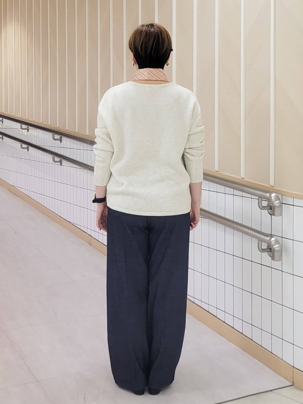 tomoさんの「COUP DE CHANCE｜【手洗い可】ラメ混Vネックニット」を使ったコーディネート