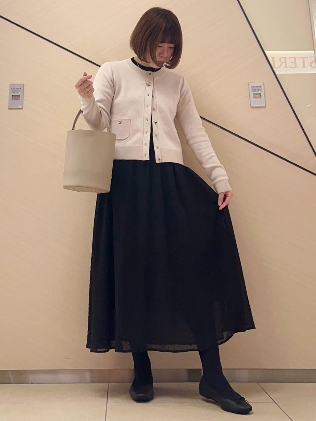 yahataさんの「DRESSTERIOR｜◆ウォッシャブルコットンカシミヤカーディガン」を使ったコーディネート
