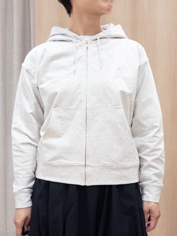 シュウコさんの「grove｜【シリーズ累計36万枚/UVカット・ひんやり・洗濯機OK】やわらかドライタッチ 五分袖クルーネックニ」を使ったコーディネート
