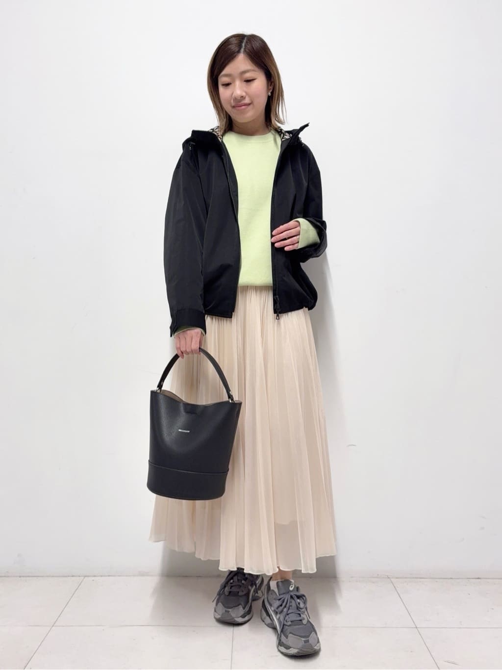 Nishijimaさんの「DRESSTERIOR｜【ウォッシャブル/撥水素材】撥水ツイル マウンテンパーカー」を使ったコーディネート