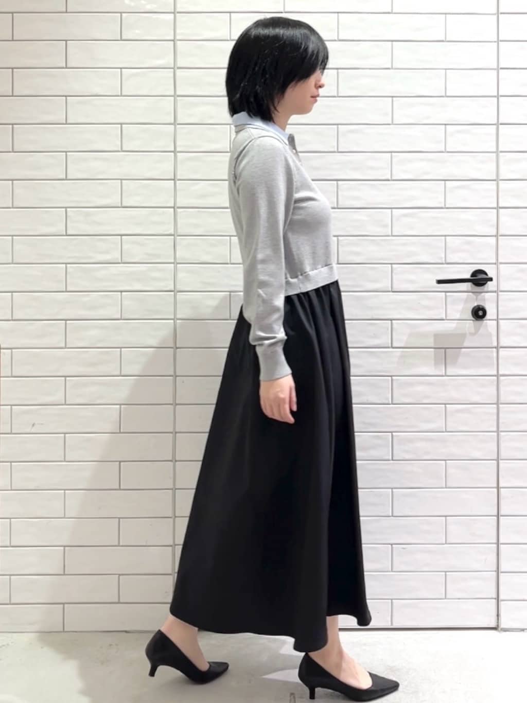 しおりさんの「OPAQUE.CLIP｜ダブルポロ衿ニットドッキングワンピース【洗濯機OK】」を使ったコーディネート