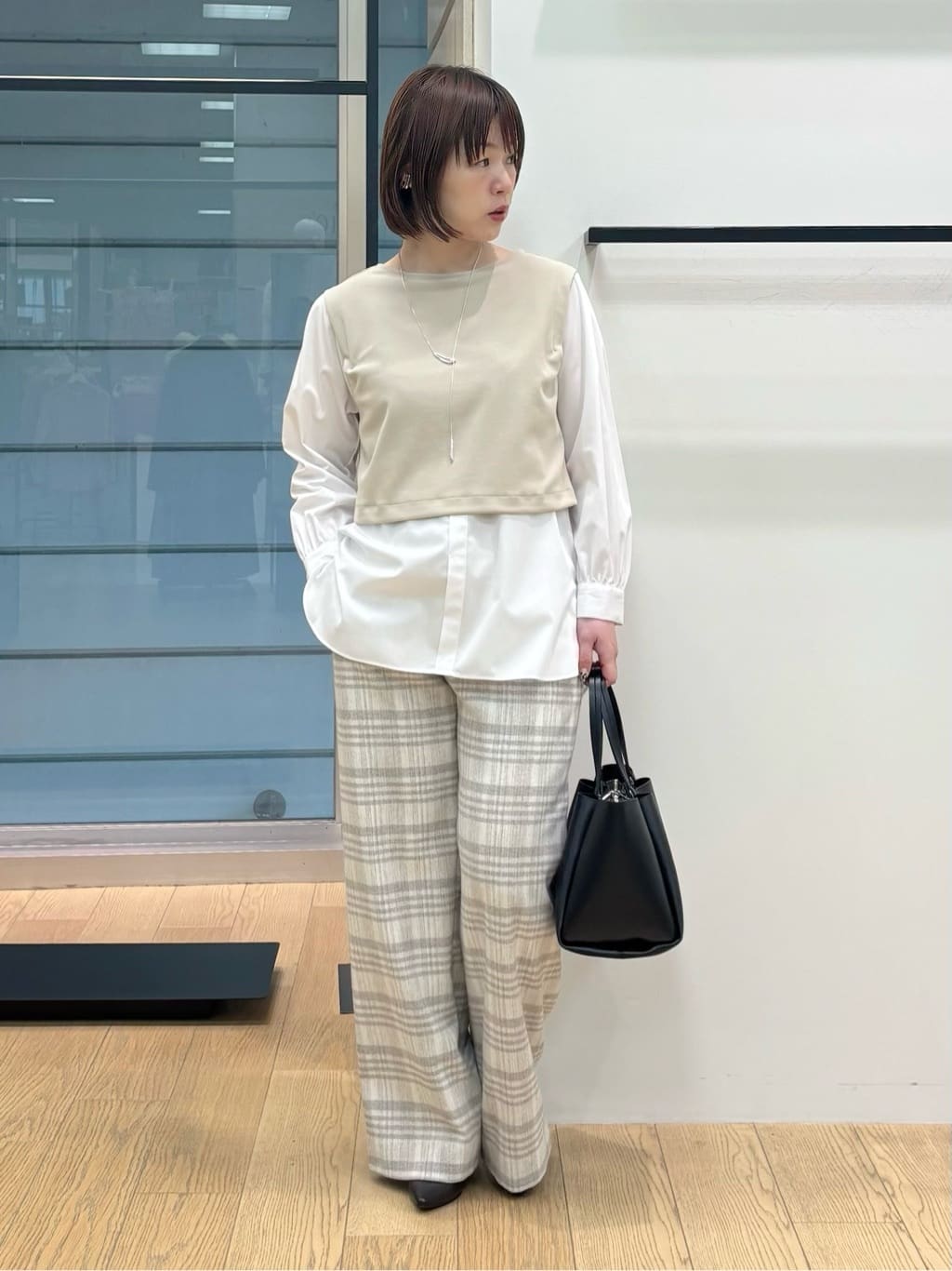asamiさんの「INDIVI｜【褒められパンツ／ウール混】ウォームウール ワイドパンツ」を使ったコーディネート