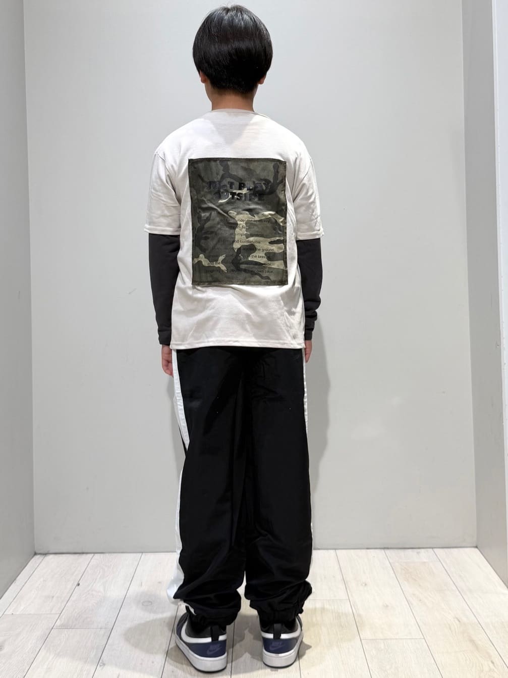 kuboさんの「THE SHOP TK｜【110-160】袖レイヤード長袖迷彩アップリケ」を使ったコーディネート