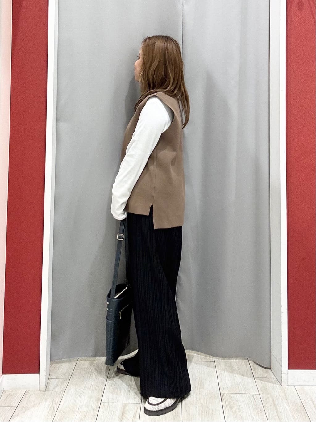 shioさんの「SHOO･LA･RUE｜【防花粉/S-LL】ウエストマークですっきり見え　軽やかスタンドブルゾン」を使ったコーディネート
