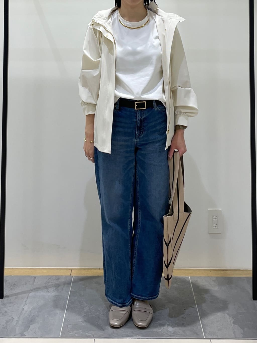 shihoさんの「INDIVI｜【撥水／フード取外し可】凹凸素材ブルゾン」を使ったコーディネート