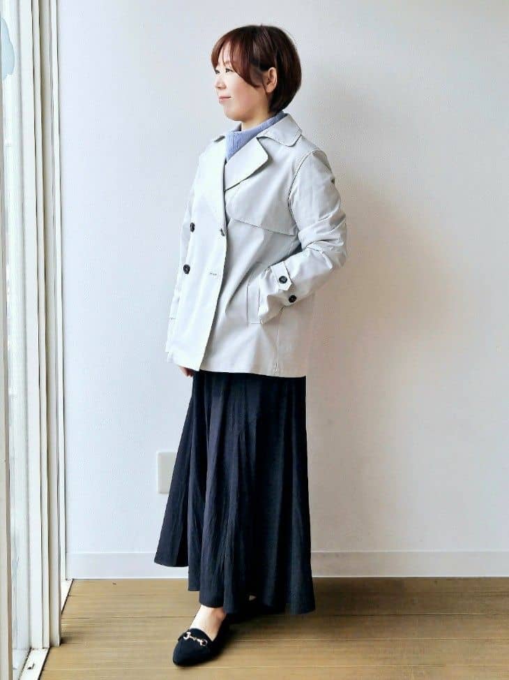 やじまさんの「UNTITLED｜【定番人気/はっ水/洗える】タスランショートトレンチコート」を使ったコーディネート