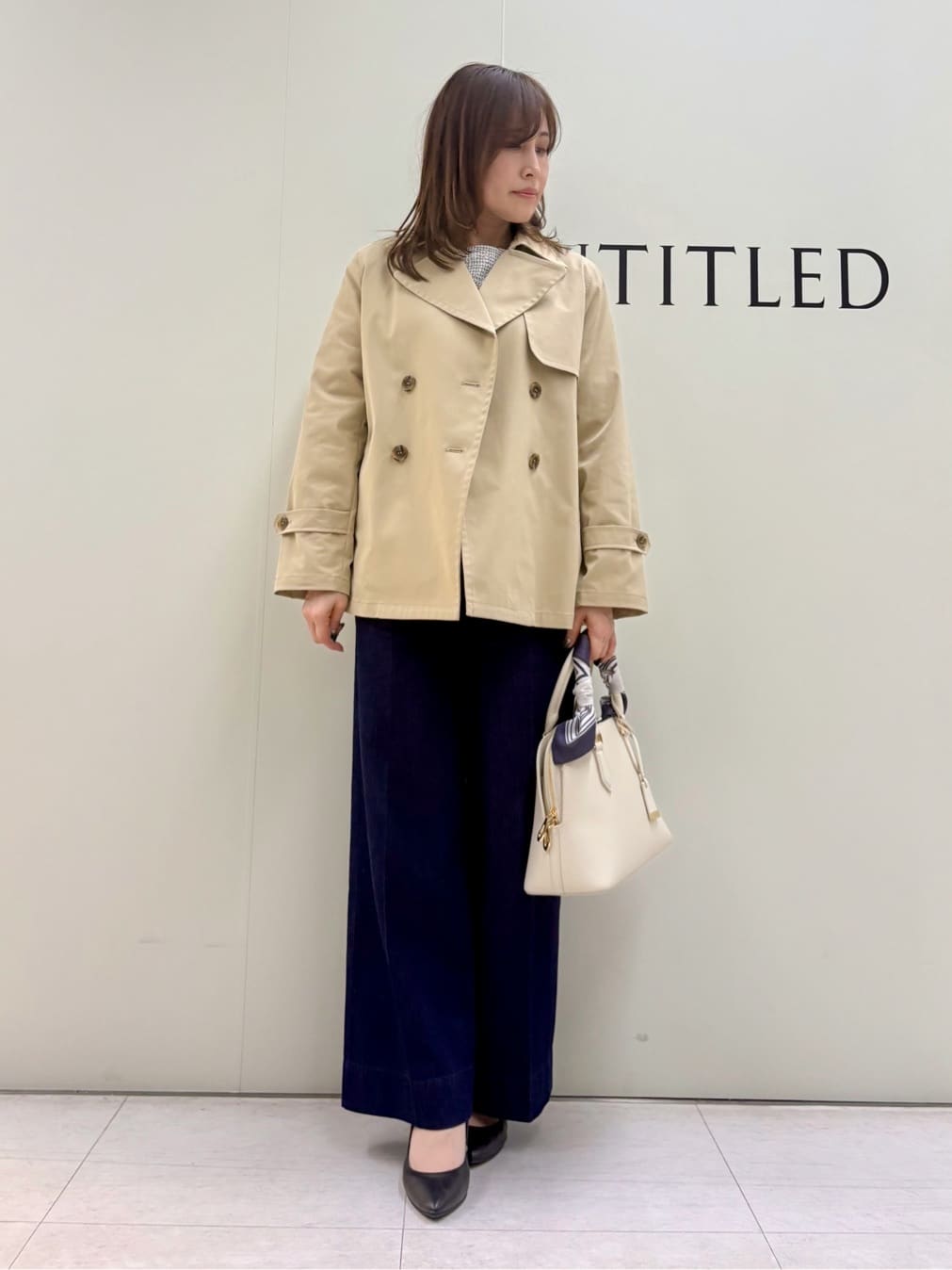 Sakaiさんの「UNTITLED｜【定番人気/はっ水/洗える】タスランショートトレンチコート」を使ったコーディネート