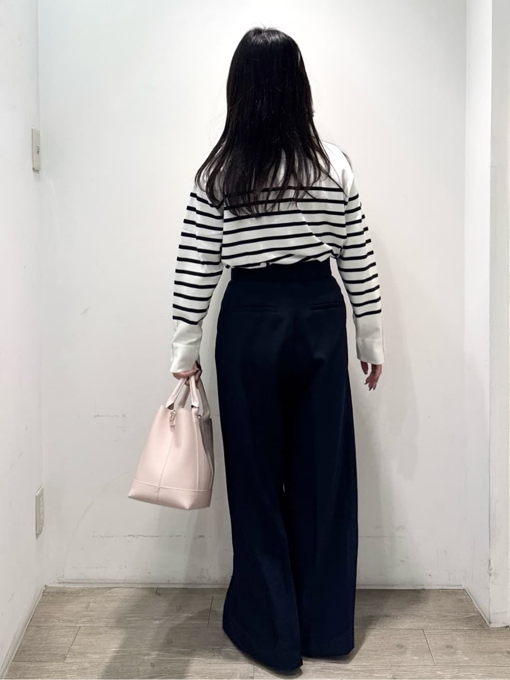yuicciさんの「OPAQUE.CLIP｜金ボタン使いリラクシーニット【洗濯機OK】」を使ったコーディネート