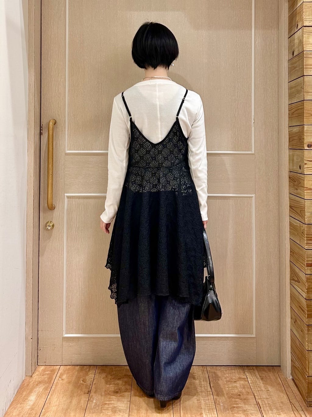 ちぐささんの「SHOO･LA･RUE｜【前後2WAYネック】レイヤードスタイルにおすすめ レースキャミチュニック」を使ったコーディネート
