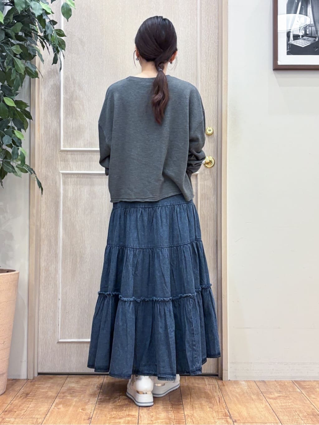 なみさんの「SHOO･LA･RUE｜【洗濯機可/S-LL】コーデの主役になる ロゴアソート 裏毛スウェット」を使ったコーディネート