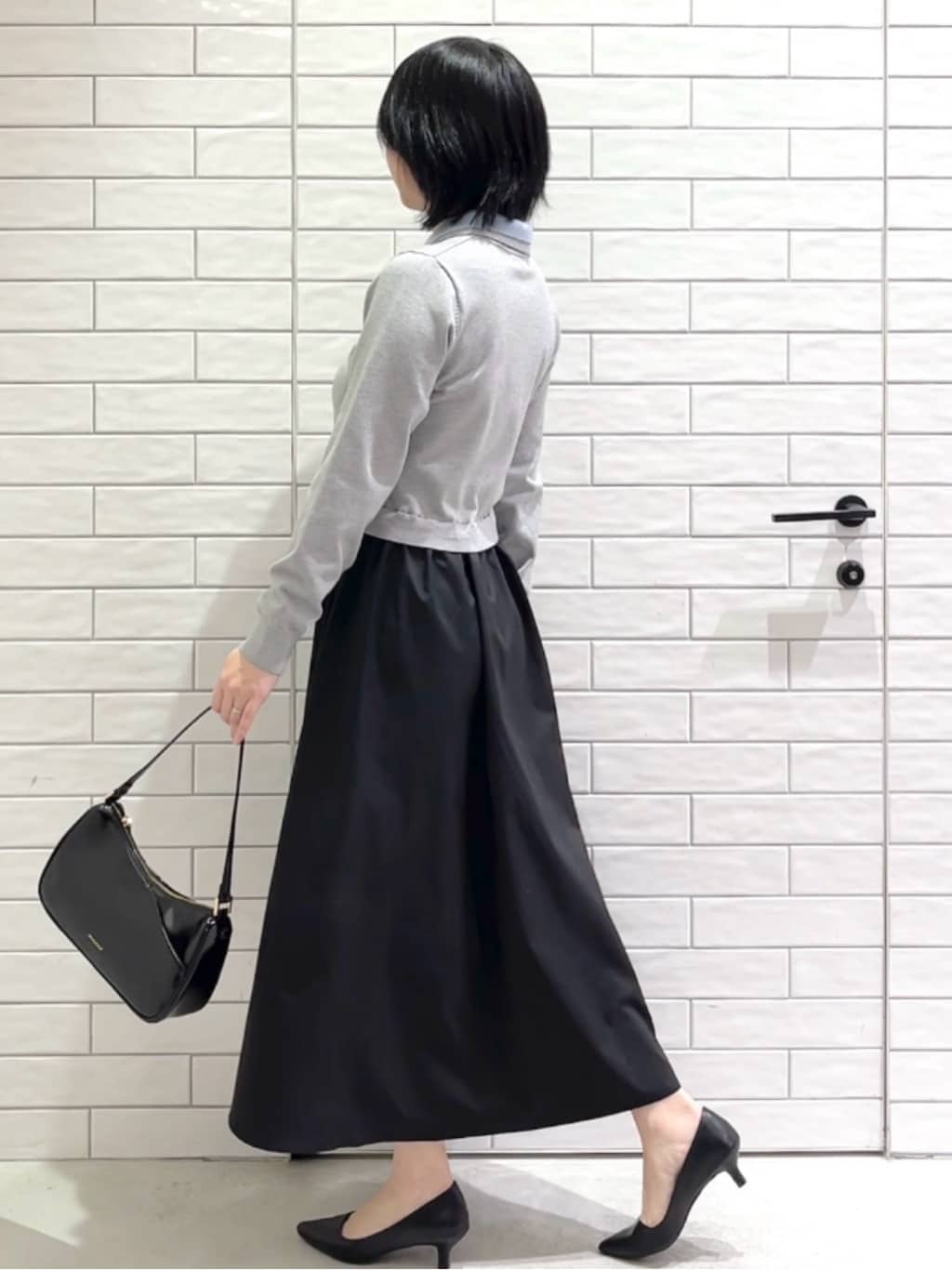 しおりさんの「OPAQUE.CLIP｜ダブルポロ衿ニットドッキングワンピース【洗濯機OK】」を使ったコーディネート