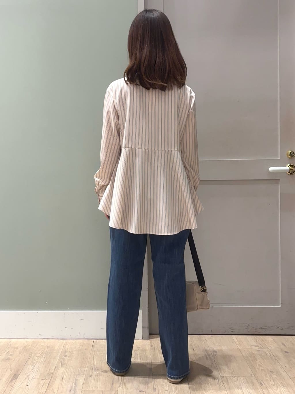 しばみさんの「grove｜【選べる着丈】大人のためのストレートデニムパンツ」を使ったコーディネート