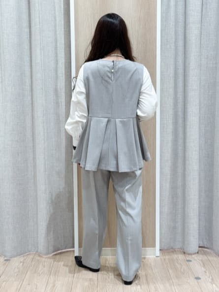 sachiさんの「grove｜【マシンウォッシュ/防シワ】袖ドッキングペプラムブラウス【着回しカセット】」を使ったコーディネート