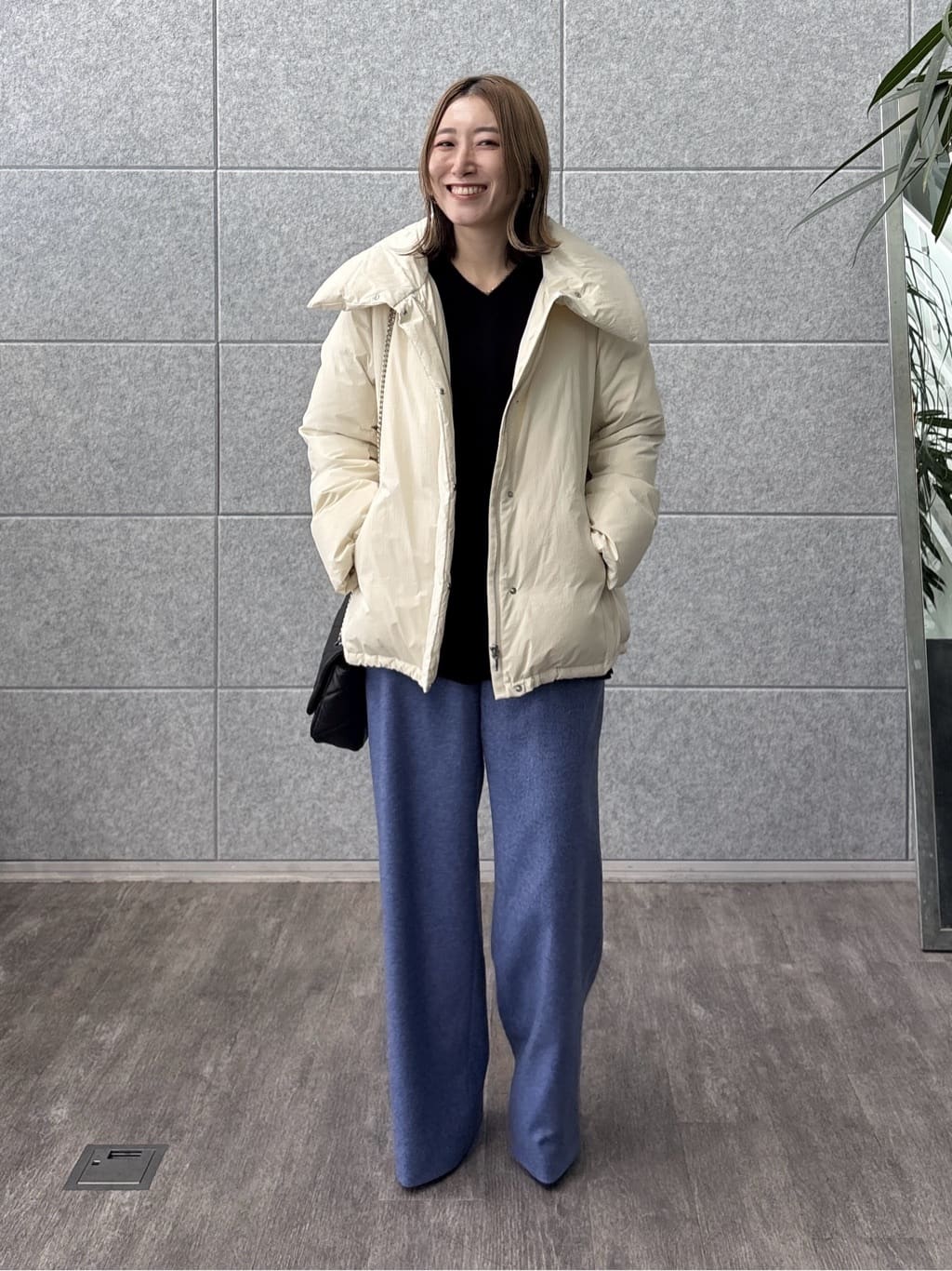 kotakiさんの「INDIVI｜【洗える／チュニック丈／カシミヤ混】スリットデザインVネックニット」を使ったコーディネート