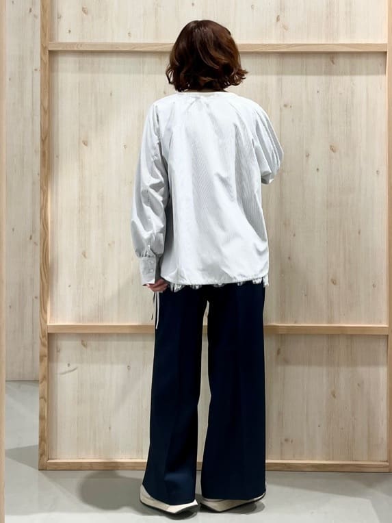 nakoさんの「THE SHOP TK｜キーネックストライプドロストシャツブラウス」を使ったコーディネート